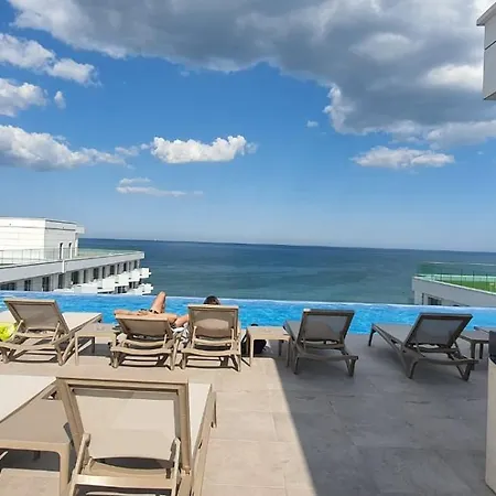 아파트 Infinity Pool & *