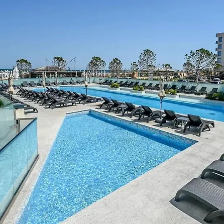 Infinity Pool & *
