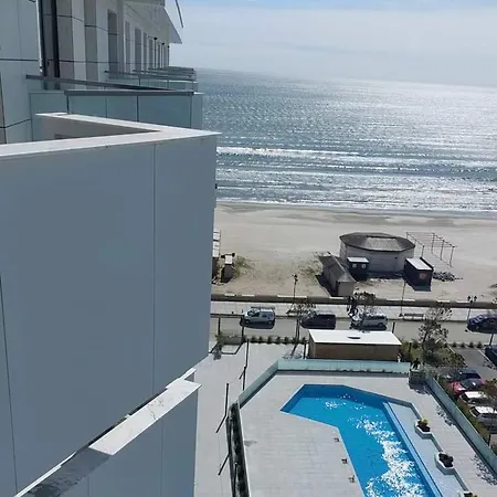 Infinity Pool & 아파트 *