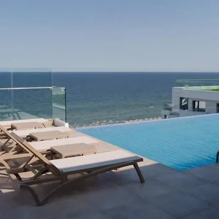 Infinity Pool & アパート *