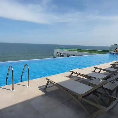 Infinity Pool & * Navodari