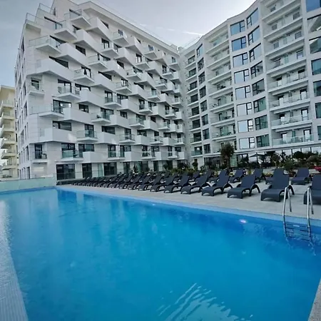 Infinity Pool & Apartment *
