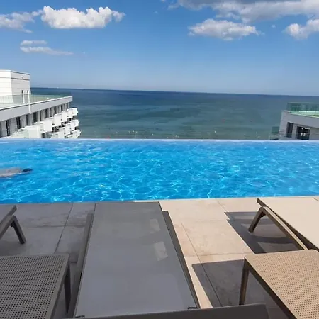 アパート Infinity Pool & ナボダリ