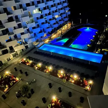 Infinity Pool & * Navodari
